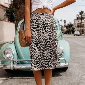 Size L Leopard skirt